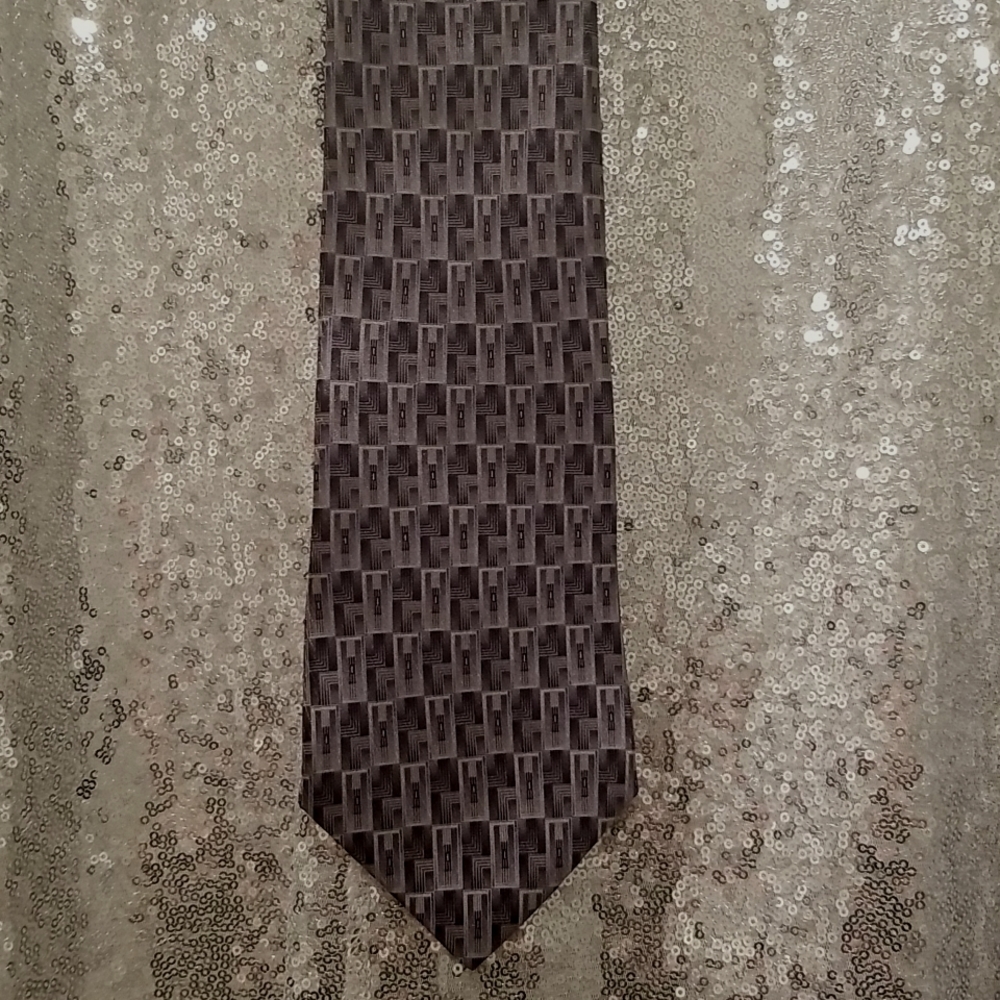 Gray Arrow silk tie